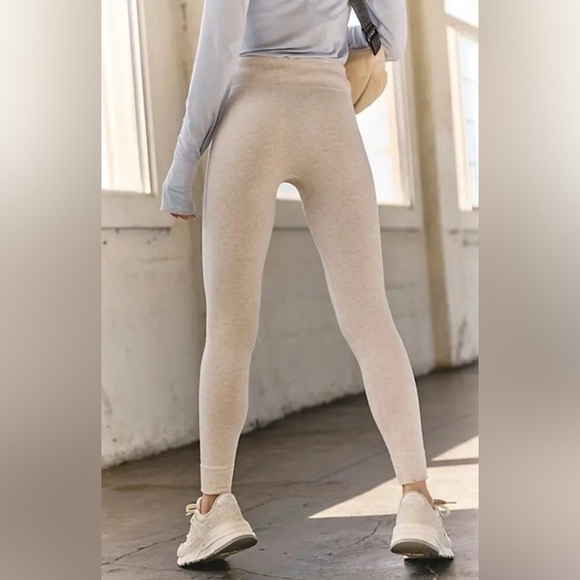 NWT Free People Catch All Fleece Leggings in Oatmeal Heather - Picture 4 of 5